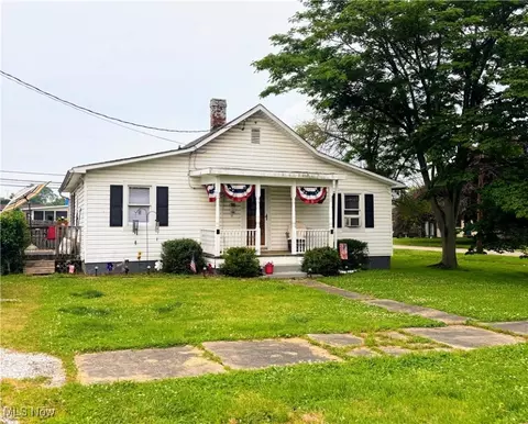 317 Florence St, Belpre, OH 45714