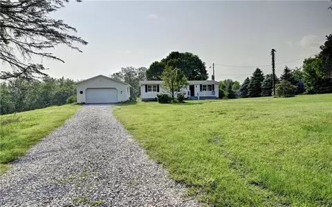 4932 New Cumberland Rd NE, Mineral City, OH 44656