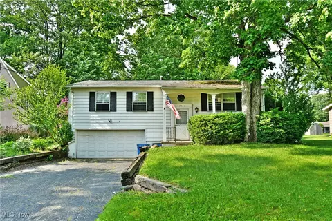 7939 7941 Cherry Hill Dr NE, Warren, OH 44484