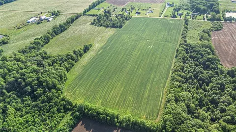 Dewey Road, Thompson, OH 44086
