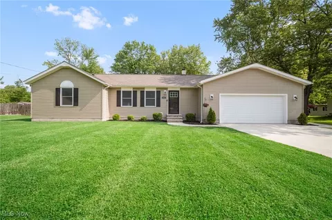 7427 Hawk Ave, Mentor, OH 44060