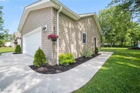 7427 Hawk Ave, Mentor, OH 44060 photo 4