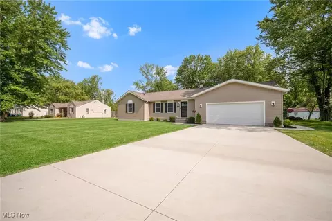 7427 Hawk Ave, Mentor, OH 44060 photo 2