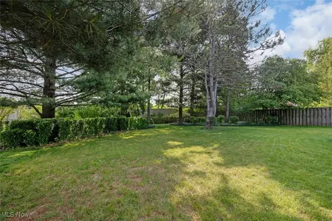 5795 Mural Dr, Seven Hills, OH 44131 photo 30