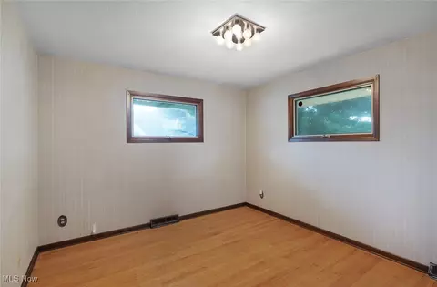 5795 Mural Dr, Seven Hills, OH 44131 photo 16