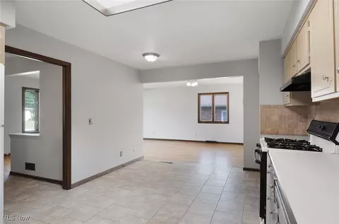 5795 Mural Dr, Seven Hills, OH 44131 photo 10