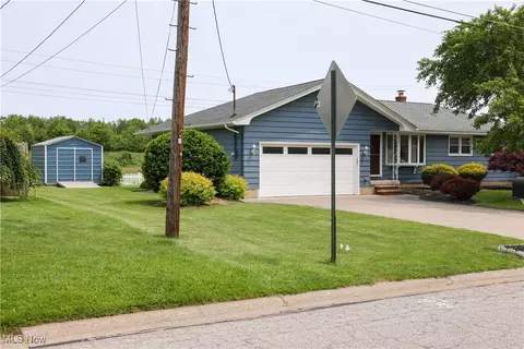 42008 Debra Dr, Elyria, OH 44035 photo 3