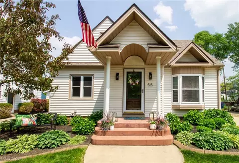 515 Parkside Dr, Bay Village, OH 44140