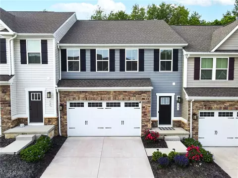 1541 Spruce Hill Dr, Stow, OH 44224