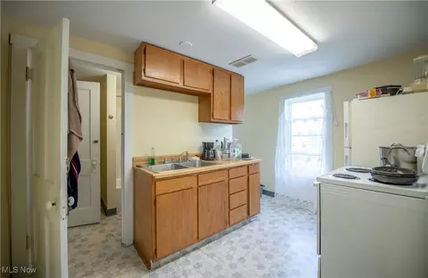 514 Lawn Ave NW, Canton, OH 44708 photo 3