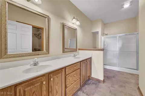 Bath - 6976 Knight St NW, Canton, OH 44708 photo 1 of 4