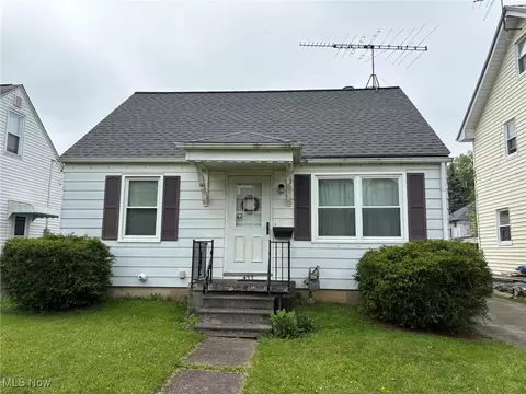 Exterior - 453 Kenyon Ave, Elyria, OH 44035 photo 2 of 4