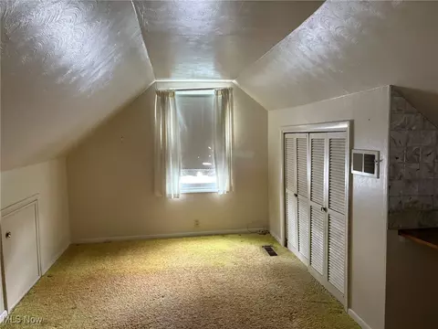Bedroom - 453 Kenyon Ave, Elyria, OH 44035 photo 6 of 8