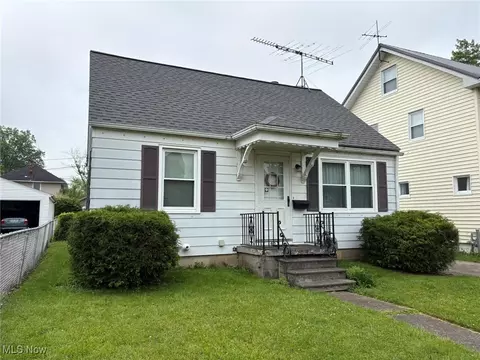 Exterior - 453 Kenyon Ave, Elyria, OH 44035 photo 3 of 4