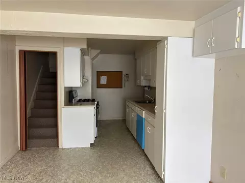 Kitchen - 453 Kenyon Ave, Elyria, OH 44035 photo 1 of 2