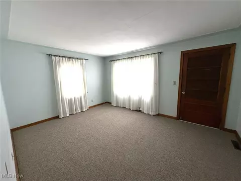 Living - 453 Kenyon Ave, Elyria, OH 44035 photo 2 of 3