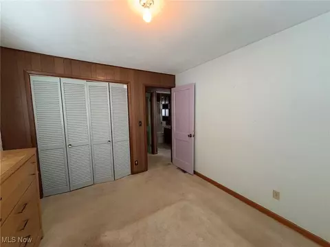 Bedroom - 453 Kenyon Ave, Elyria, OH 44035 photo 2 of 8