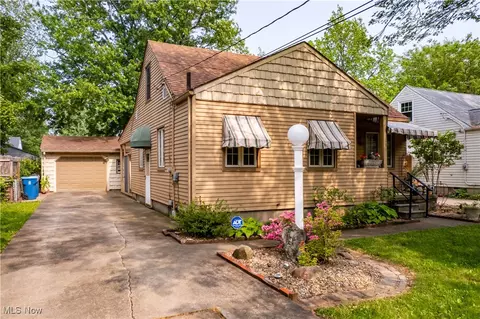 1241 Cedar Dr, Lorain, OH 44052