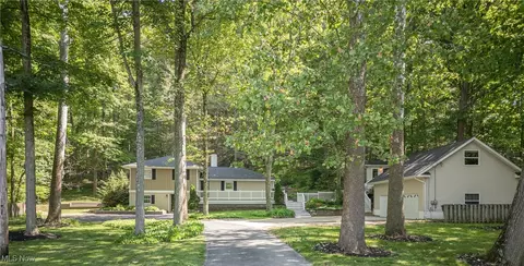 376 Miles Rd, Chagrin Falls, OH 44022