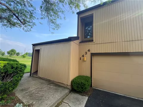 1434 Loop Rd, Kent, OH 44240