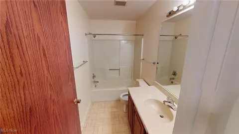 Bath - 1434 Loop Rd, Kent, OH 44240 photo 3 of 3