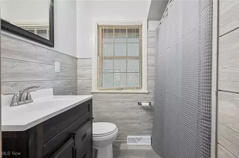 Bath - 187 Clifton Dr, Boardman, OH 44512 photo 1 of 2
