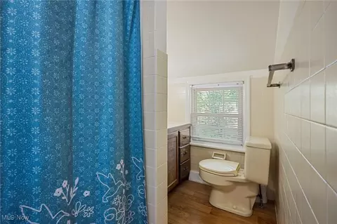 Bath - 187 Clifton Dr, Boardman, OH 44512 photo 2 of 2
