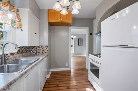 Kitchen - 187 Clifton Dr, Boardman, OH 44512 photo 2 of 2