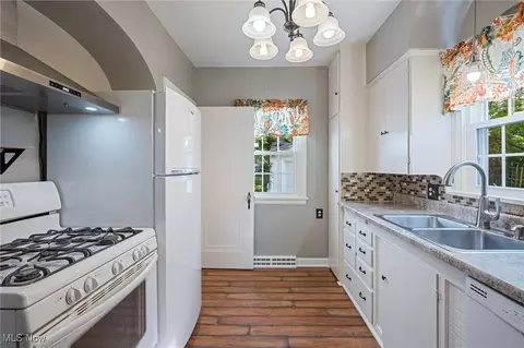 Kitchen - 187 Clifton Dr, Boardman, OH 44512 photo 1 of 2