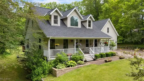 12230 Country Oaks Trl, Chardon, OH 44024