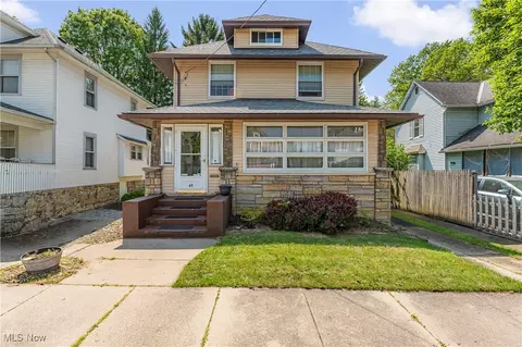 86 24th St NW, Barberton, OH 44203