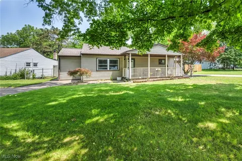 4113 Riverside Dr, Lorain, OH 44055 photo 3