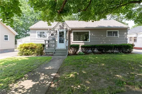 930 Lafayette Ave, Niles, OH 44446