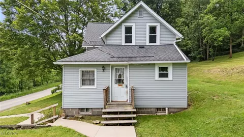 5552 Schilling Hill Rd NW, New Philadelphia, OH 44663