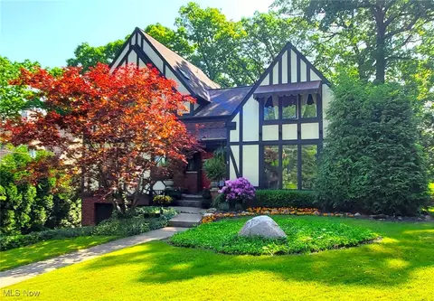 2121 Valley View Dr, Rocky River, OH 44116