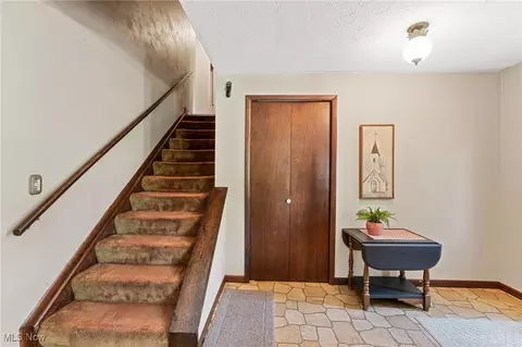 Entry Way - 40698 Whitney Rd, Lagrange, OH 44050 photo 2 of 3