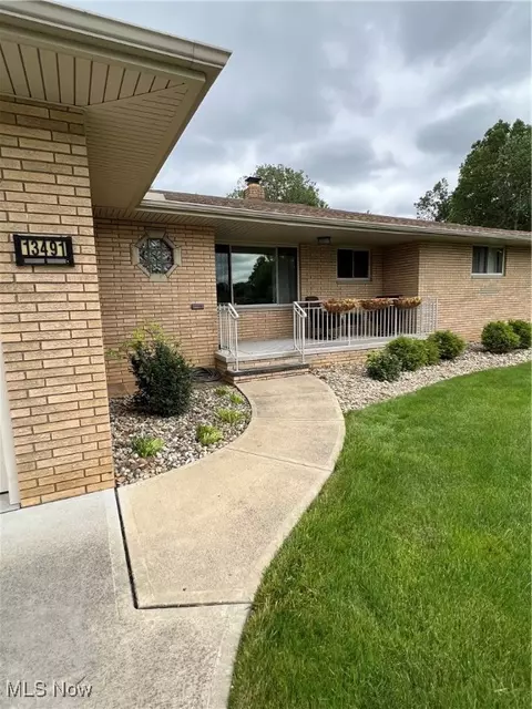 13491 Pineview Ct, Middleburg Heights, OH 44130