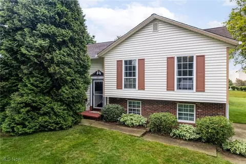 667 Hidden Valley Dr, Wadsworth, OH 44281