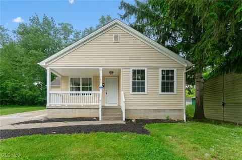 384 Maryknoll Dr, Campbell, OH 44405
