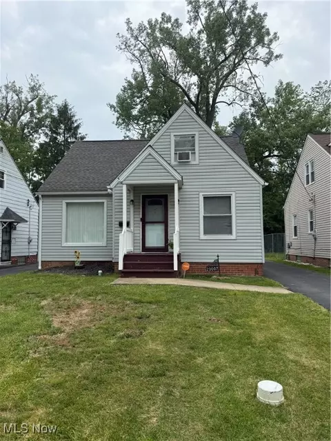 20007 Sunset Dr, Warrensville Heights, OH 44122