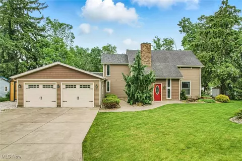 26301 Wildwood Dr, Beloit, OH 44609