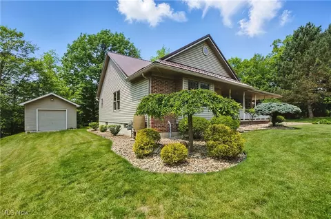 685 Timothy Dr, Willard, OH 44890 photo 2
