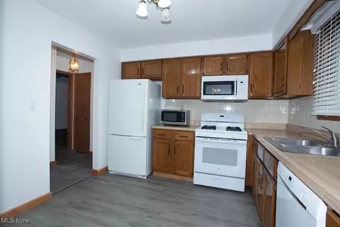 Kitchen - 816 Pearson Un #1, Boardman, OH 44512 photo 2 of 2