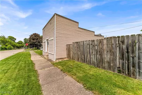 2500 E 32nd St, Lorain, OH 44055 photo 5