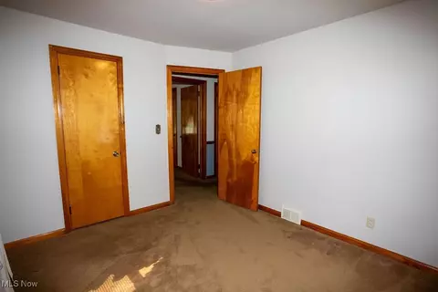 Bedroom - 200 Helena Dr, Struthers, OH 44471 photo 5 of 6