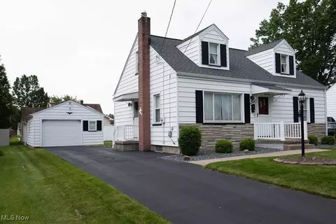 Exterior - 200 Helena Dr, Struthers, OH 44471 photo 4 of 4