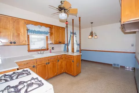 Kitchen - 200 Helena Dr, Struthers, OH 44471 photo 2 of 2