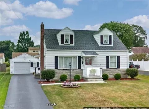 200 Helena Dr, Struthers, OH 44471