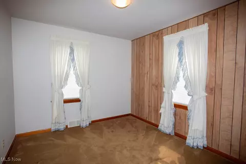 Bedroom - 200 Helena Dr, Struthers, OH 44471 photo 3 of 6