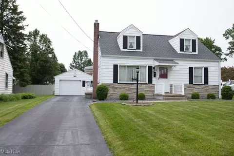 Exterior - 200 Helena Dr, Struthers, OH 44471 photo 2 of 4